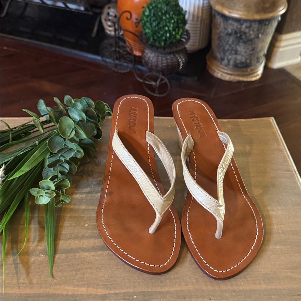 Mystique Wedge Leather Sandals Strappy Thong Size 8 Mother of Pearl Heels - Picture 2 of 9
